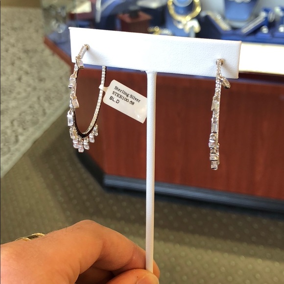 Gorgeous Hanging, Hoop Baguette Emerald Cut Earring! - Picture 3 of 4